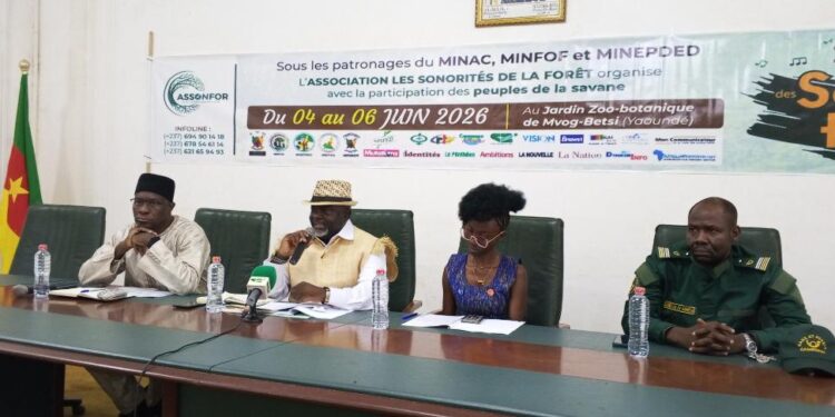 Claudel KAMPOER NGUIAMBA face à la presse le 17 mars 2026 à Yaoundé.