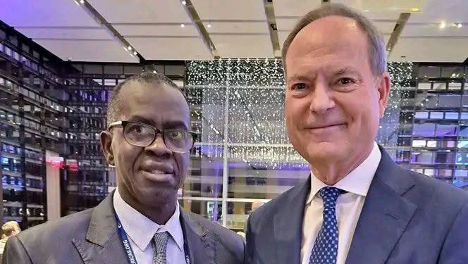 Avec le ministre des finances de l’Ontario  l’honorable Peter Berthlenfalvy